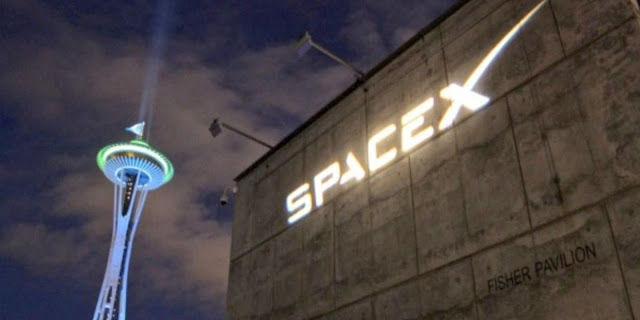 SpaceX to Fly Around the Moon in 2018 with Two “Tourists” — What Will They See? | Stillness in the Storm