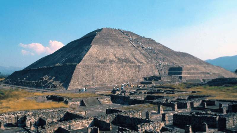 3 Guatemala Pyramid Tikal 2